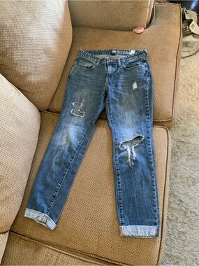 GAP  Sexy Boyfriend Fit 2/26 cropped and distressed perfectly!